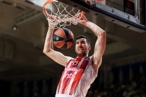 RATNIČKI MENTALITET BENA BENTILA ZASLUŽAN ZA ZVEZDIN PREOKRET: Serijom 14:0 crveno-beli stigli do vođstva na poluvremenu! (FOTO)