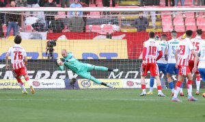 (POLUVREME) DVA PENALA, STATIVA I TRI GOLA NA „MARAKANI“: Zvezda vodi protiv Novog Pazara! (VIDEO)