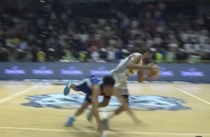 ZBOG OVOGA SU CRVENO-BELI LJUTI: Da li je Panter gazio liniju pre ili posle faula? (FOTO) (VIDEO)