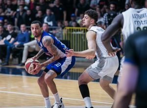 TENZIJE U MORAČI: Policija izvodila decu i ženu sa tribina – sve zbog obeležja Partizana! (VIDEO)