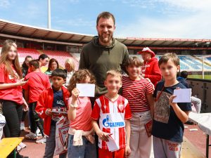 PREDIVAN GEST: Crvena zvezda ulepšala Uskrs deci bez roditeljskog staranja! (VIDEO)