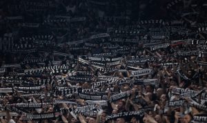 PRIJATNO IZNENAĐENJE ZA OBRADOVIĆA I KOŠARKAŠE PARTIZANA: Grobari ih dočekali bakljama i pesmom u 4 ujutru na aerodromu! (VIDEO)