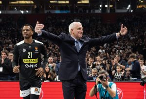 SVE PUCA OD EMOCIJA: Evo kako je Željko Obradović reagovao na Panterovu trojku! (VIDEO)