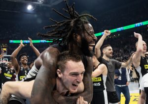 LESOR NA UDARU NAVIJAČA PANATINAIKOSA: „Ako ne želiš da budeš ovde, vrati se u Partizan“! (FOTO)