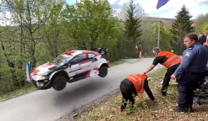 ZA DLAKU IZBEGNUTA TRAGEDIJA NA RELIJU U HRVATSKOJ: Izbila tuča na cesti, pa jedni drugima spašavali ‘živu glavu’! (VIDEO)