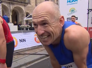 LEGENDA BAJERNA ISTRČALA MARATON: Nekada je bacao protivnike po terenu, a sada osvaja kilometre kao od šale! (VIDEO)