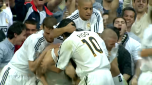 LEGENDA REALA HVALIO VINISIJUSA: Dotakao se i Mbapea! (FOTO)