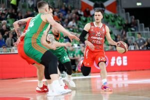 (POLUVREME) ZVEZDA IMA LEPU PREDNOST U LJUBLJANI: Odlična partija Ivanovića u prvih 20 minuta!