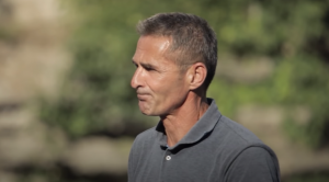 „NAJVIŠE SAM VOLEO DA BIJEM PARTIZAN“: Bivši fudbaler Zvezde se prisetio čuvene utakmice i otkrio do sada nepoznate detalje!