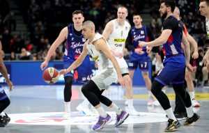 (POLUVREME) RAFALNA PALJBA U ARENI: Igokea drži priključak protiv Partizana!