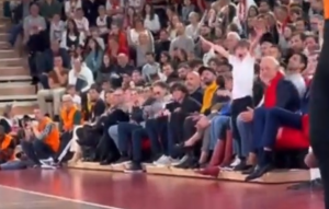 GROBARI SKANDIRALI STEFANU ĐOKOVIĆU: Ogromna ljubav se rodila između ‘crno-belih’ i Novakovog sina! (VIDEO)