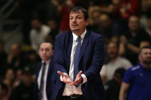 EFES ŽELI LEGENDARNOG STRUČNJAKA NA KLUPI: Da li je ovo znak da Ataman odlazi?