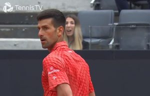 NORI POGODIO ĐOKOVIĆA LOPTICOM U NOGU: Pogledajte potez koji je razbesneo sve navijače! (VIDEO)