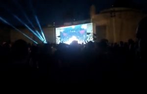 GORI KALEMEGDAN: Grobari napravili žurku, prate meč preko video bima! (VIDEO)