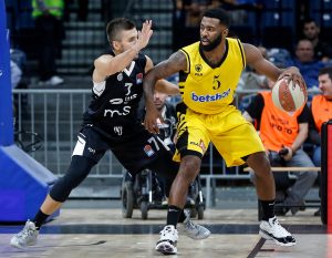 KRAJ KARIJERE: Sjajni bek okačio ‘patike o klin’!