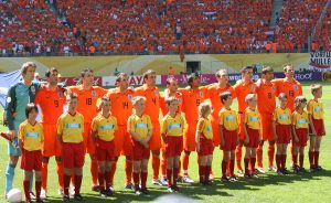 ŠOK U AMSTERDAMU: Van Der Sar napustio Ajaks, preuzeo odgovornost za neuspehe! (FOTO)