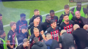 UZ TIM I KADA SE POBEĐUJE I GUBI: Navijači Milana postrojili igrače! (VIDEO)