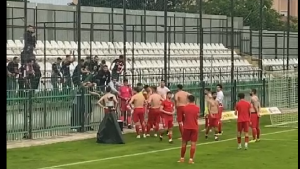 MERAKLIJA ZAPRETIO IGRAČIMA RADNIČKOG: ’Sve ću da vas bijem!’ (VIDEO)