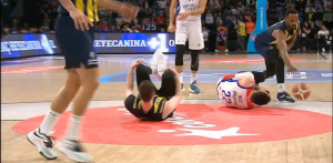 JEZIVE SCENE U TURSKOJ: Micića izneli iz dvorane, Srbin u suzama! (VIDEO)