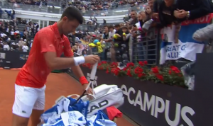 ĐOKOVIĆ OTKRIO DA SU POSTOJALI ODREĐENI PROBLEMI: Meč je kasnio zbog još jednog detalja!