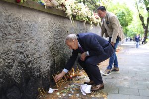 DELEGACIJA FSS ODALA POČAST NASTRADALIMA: Tužne slike kruže Srbijom! (FOTO)