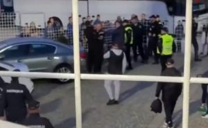 POTPUNI HAOS U SURDULICI: Lalatović krenuo na navijače domaćeg tima! (VIDEO)