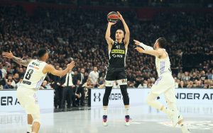 (POLUVREME) PARTIZAN ISPUSTIO 15 POENA PREDNOSTI: Real prišao na 3 poena zaostatka, Tavares teroriše „crno-bele“!