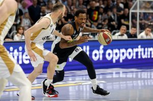 (POLUVREME) PARTIZAN POGODIO SVE ŠTO JE ŠUTNUO: „Crno-beli“ imaju ogromnih +19 protiv „Studenata“!