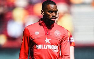 FA SMANJIO SUSPENZIJU TONIJU: Napadač Brentforda pristao na lečenje zavisnosti!