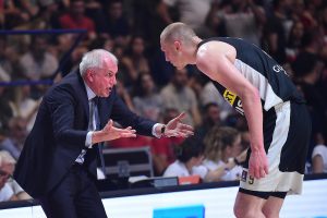 OBRADOVIĆ BESAN NAKON DERBIJA: ’Šta se desilo da imamo ovakve situacije!?’ (VIDEO)