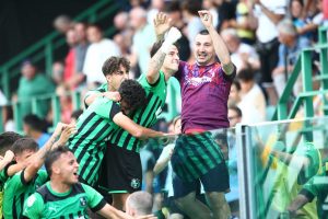 ŠTA SVE MOŽETE NA UTAKMICI U ITALIJI: Popijete pivo, navijate za tim, i uhvatite živu ribu, ali bukvalno! (VIDEO)