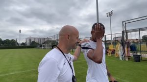 EMOTIVAN OPROŠTAJ RIKARDA: Napadač trebao da održi govor, pa pustio suzu! (VIDEO)