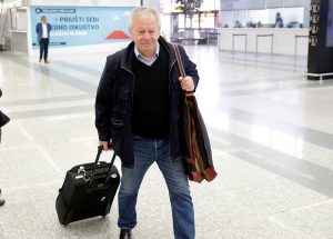 POČAST ZA BIVŠEG SELEKTORA: Čelnici Fudbalskog saveza Srbije odali pomen Iliji Petkoviću (FOTO)