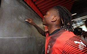 LEAO PRODUŽIO UGOVOR PA POSLAO SNAŽNU PORUKU: ‘Ibra mi je kao stariji brat! On mi je rekao da ne stajem!’ (FOTO)