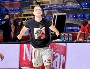 SA BRUS LIJEM DO NOVE POBEDE: Nemanja Nedović sa specijalnom majicom izašao na zagrevanje pred meč sa Partizanom! (VIDEO)