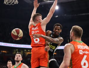 DVOCIFRENA PREDNOST CRNO-BELIH NA POLUVREMENU: Partizan blizu finala, izuzetno loše izdanje Cedevita Olimpije! (FOTO)