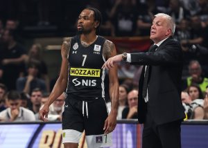 OBRADOVIĆ NAKON POBEDE: „Ovakve navijače nema niko u Evropi, važna pobeda za nastavak serije“!