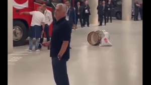 ŽOZE MURNJO PRAVIO HAOS NAKON FINALA: Vređao sudiju u tunelu! (VIDEO)