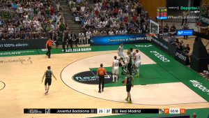 HRVAT POKOSIO JABUSELEA: Francuz se sastavio sa parketom, potom hteo tuču! (VIDEO)