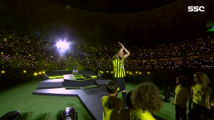 ISTORIJSKA PROMOCIJA NAPADAČA: Benzema predstavljen pred 62.000 ljudi! (VIDEO)