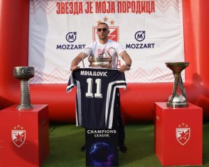 ‘MIHA ZAUVEK ŽIVI U MOM SRCU’: Ljubav prema ’11 iz Borova’ nema granice, Dejan nigde ne ide bez Sinišinog dresa! (FOTO) (VIDEO)