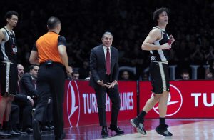 POTPUNO NELOGIČAN POTEZ: Čuveni trener komentarisao Janisov otkaz!