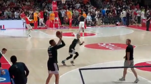 NAVIJAČI ZVEZDE LASERIMA OMETAJU CRNO-BELE: Egzum i Madar bili na individualnom zagrevanju! (VIDEO)