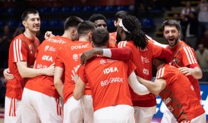 ČUDAN RITUAL ZVEZDINOG STRANCA: Svaki put bi pred početak meča kadio svlačionicu sa neobičnim travama!