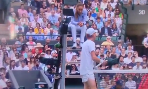 ITALIJAN NAPAO SRPKINJU: Marijana Veljović na udaru mladog Janika Sinera na Vimbldonu! (VIDEO)