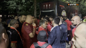 LJUBAV JE U FUDBALU KRATKOG VEKA: Sašu Ilića i ekipu čekali navijači ispred stadiona nakon poraza!