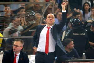 ZVEZDA OSTALA BEZ TRENERA: Dobio je poziv koji nije mogao da odbije!