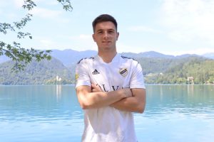 STANKOVIĆ PROMOVISAN NA BLEDU: ‘Prelazak u Čukarički je veliki iskorak u mojoj karijeri!’ (FOTO)