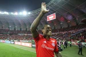 KAKVA LUDNICA U JUŽNOJ AMERICI: Golman pogodio za prolaz, heroj postao tragičar! (VIDEO)