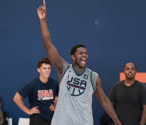 KAD PARE I SLAVA UDARE U GLAVU: NBA zvezda stolicom ‘izudarala’ dve žene! (VIDEO)